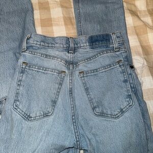 absrcrombie 90’s straight ultra high rise jeans, light wash with rips in knees
